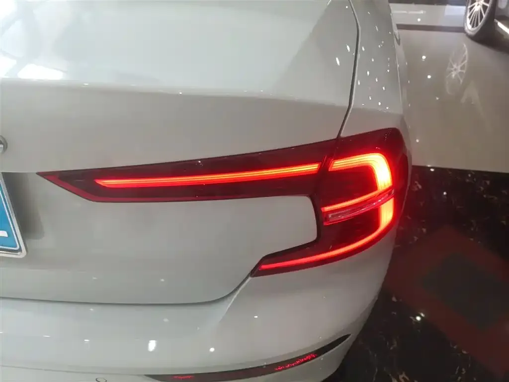 Volvo S60 2025 из CN, фото 4