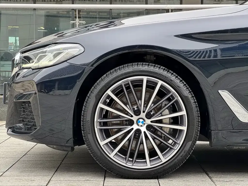 BMW 5 Series — фото 9