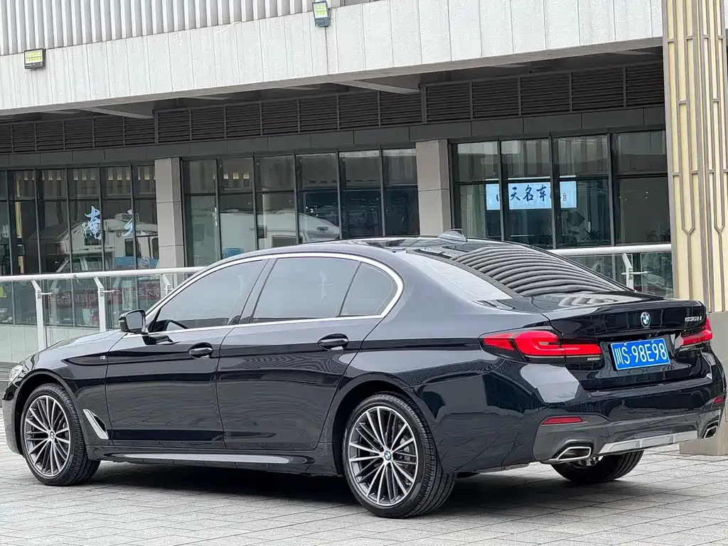 BMW 5 Series — фото 10