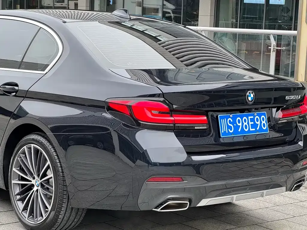 BMW 5 Series — фото 4