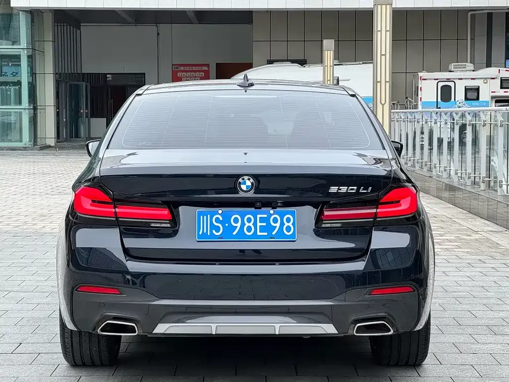 BMW 5 Series — фото 2
