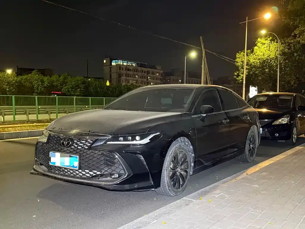 Toyota Avalon 2023 из CN, фото 1