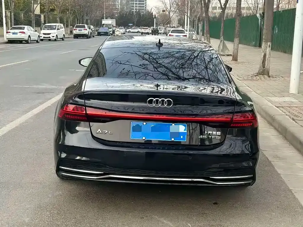 Audi A7L 2023 из CN, фото 2