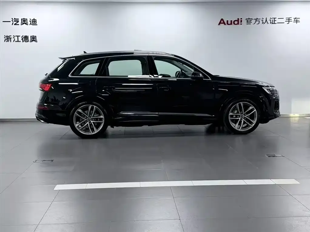 Audi Q7 2024 из CN, фото 4