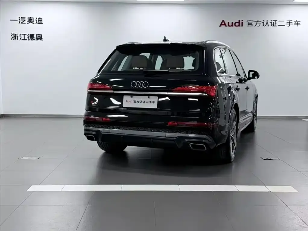 Audi Q7 2024 из CN, фото 2
