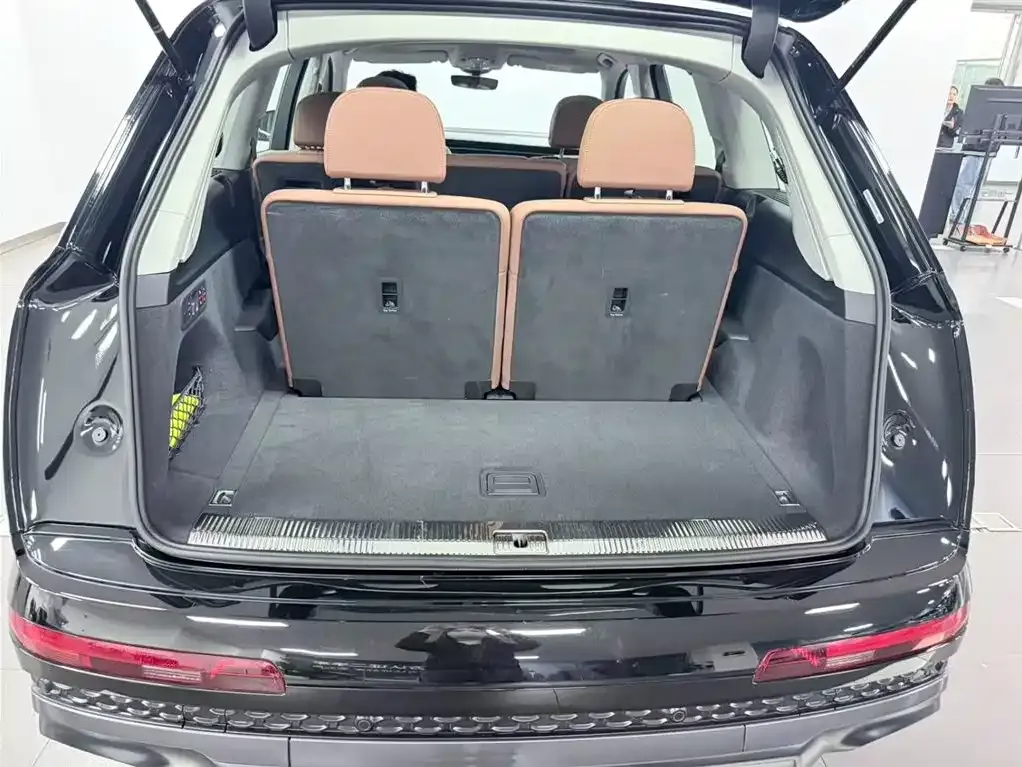 Audi Q7 2024 из CN, фото 5