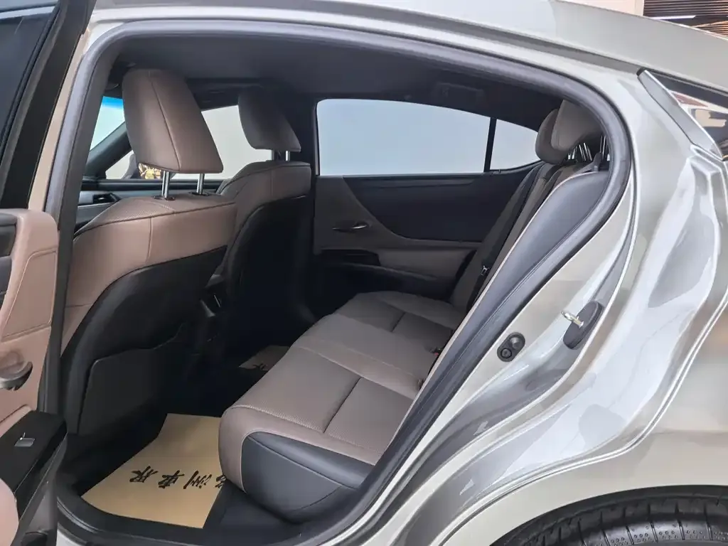 Lexus ES 2023 из CN, фото 3