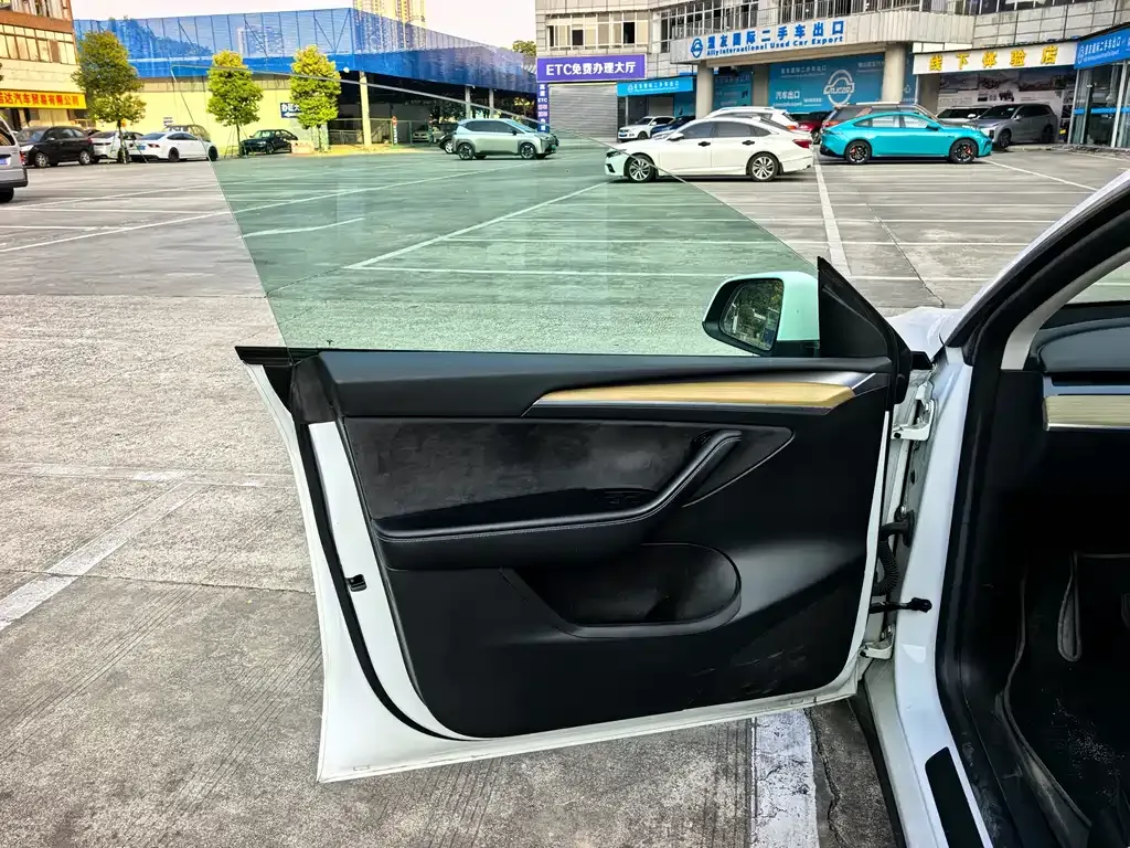 Tesla Model Y 2023 из CN, фото 7