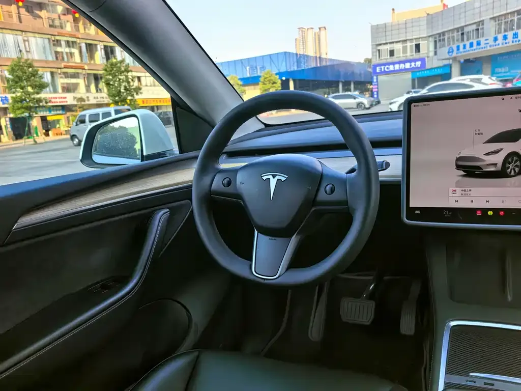 Tesla Model Y 2023 из CN, фото 2