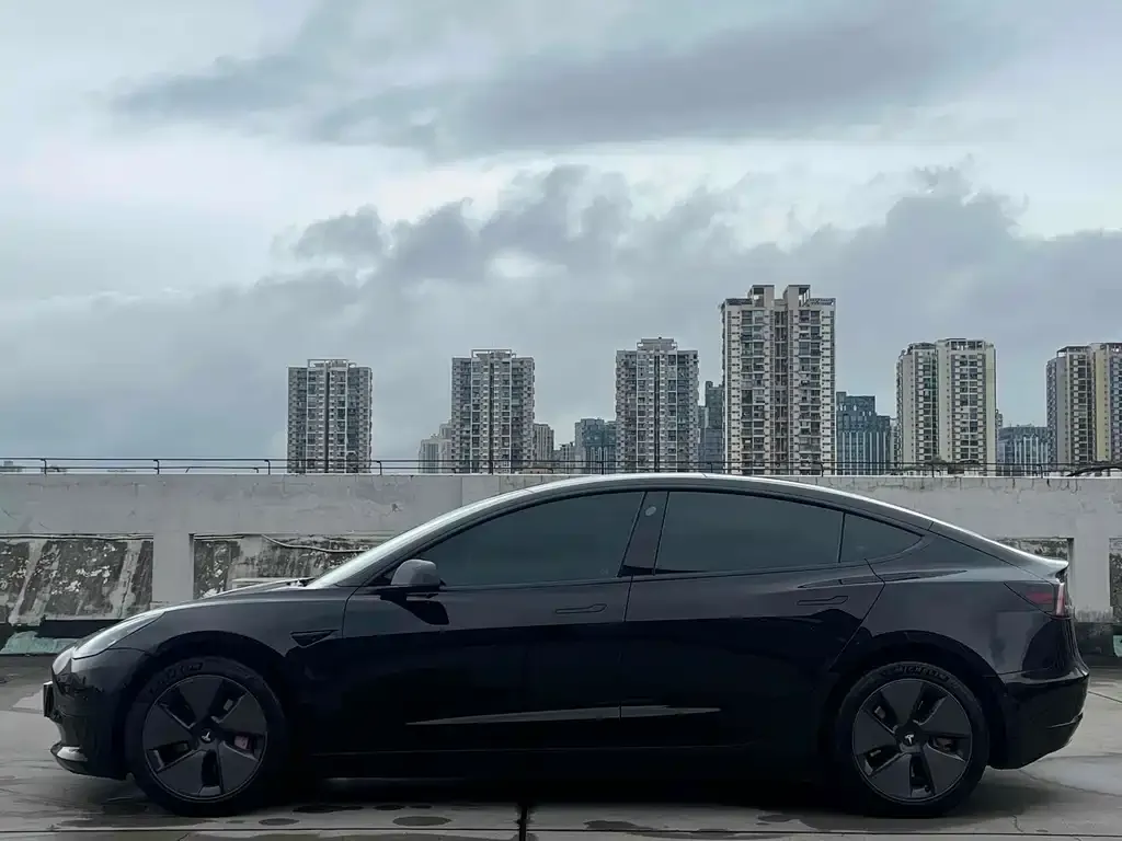 Tesla Model 3 — фото 7