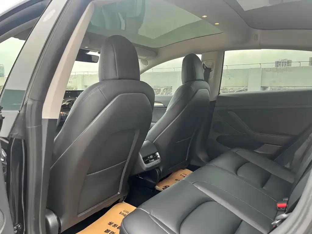 Tesla Model 3 — фото 4