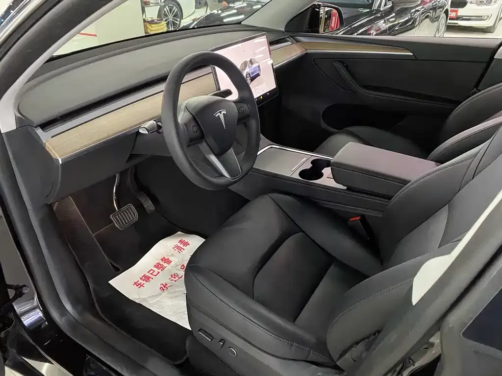 Tesla Model Y — фото 3