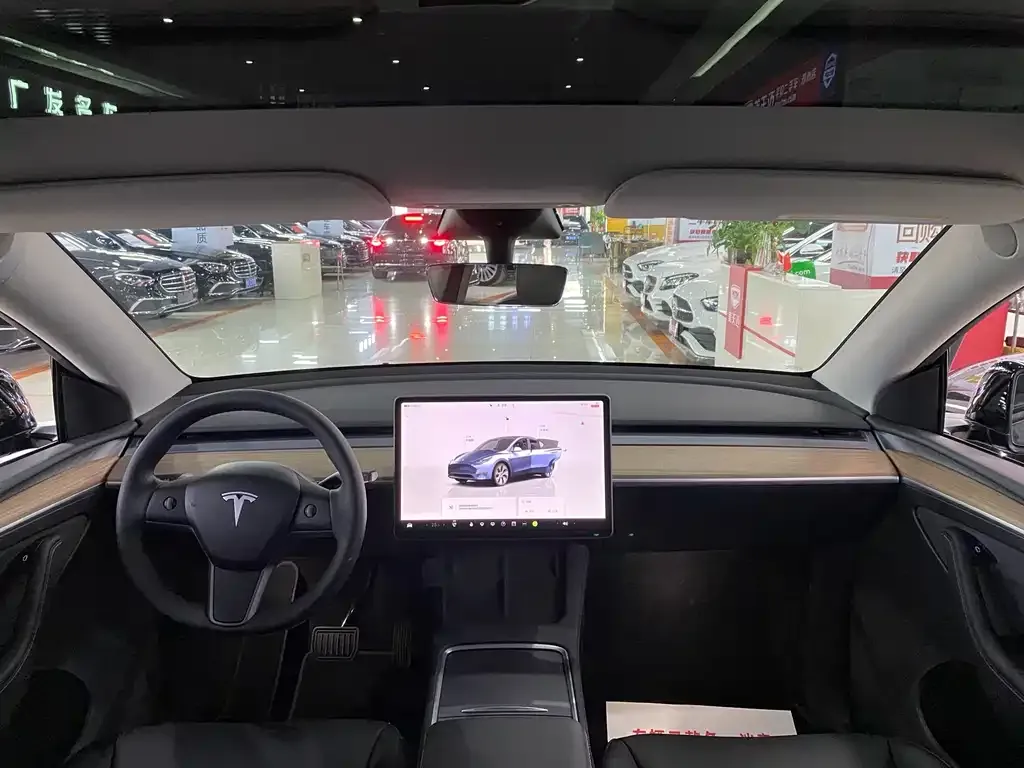 Tesla Model Y — фото 5