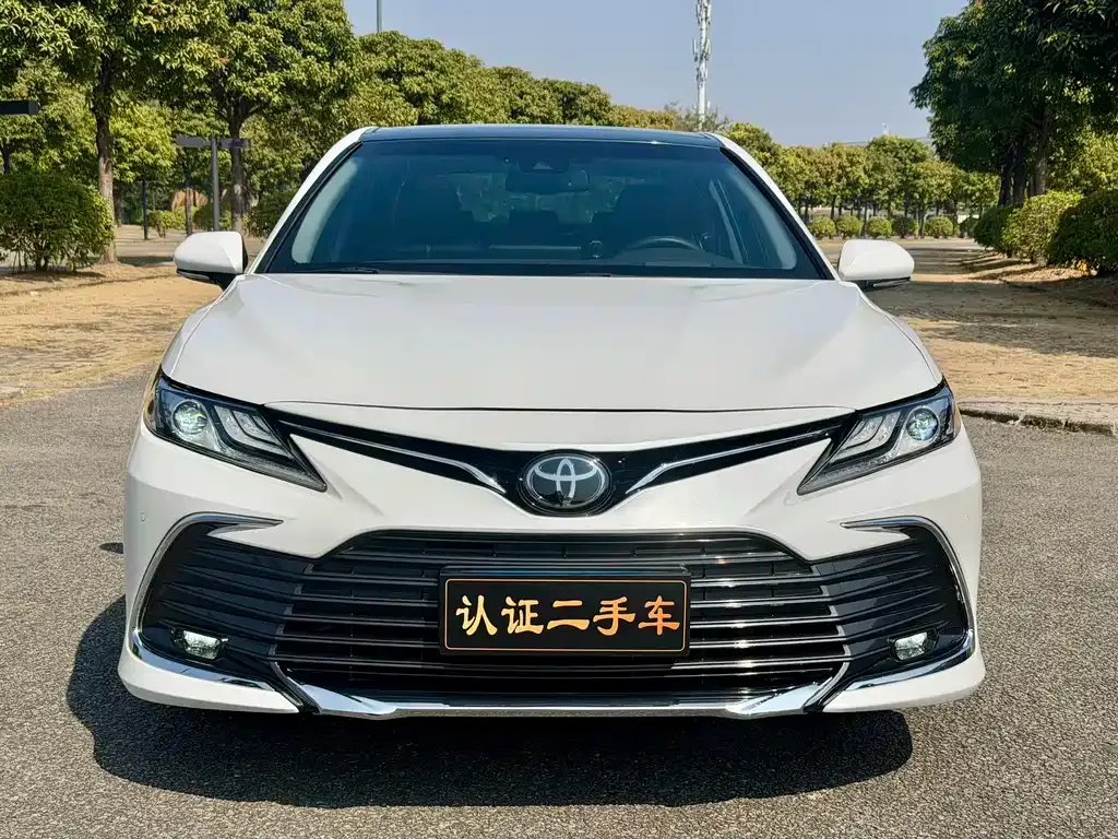 Toyota Camry — фото 10