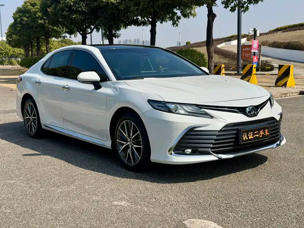 Toyota Camry — фото 8
