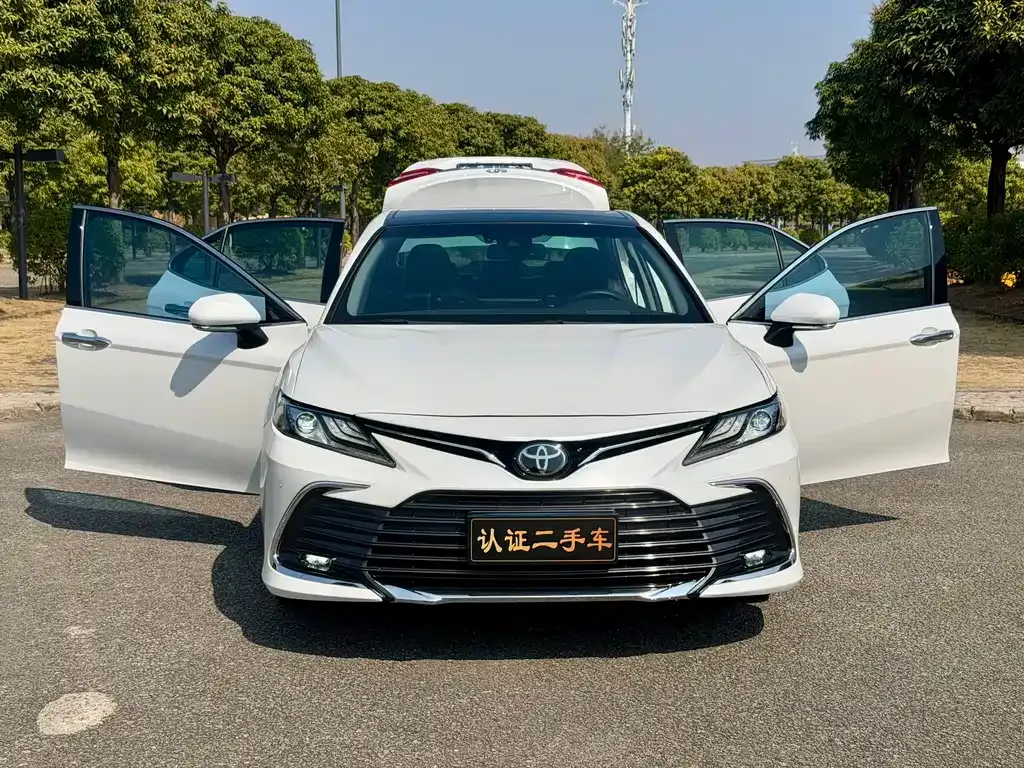 Toyota Camry — фото 7