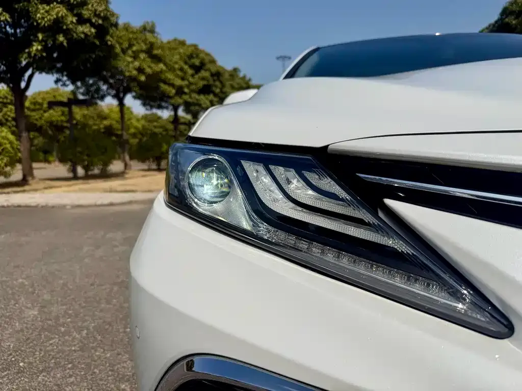 Toyota Camry — фото 4
