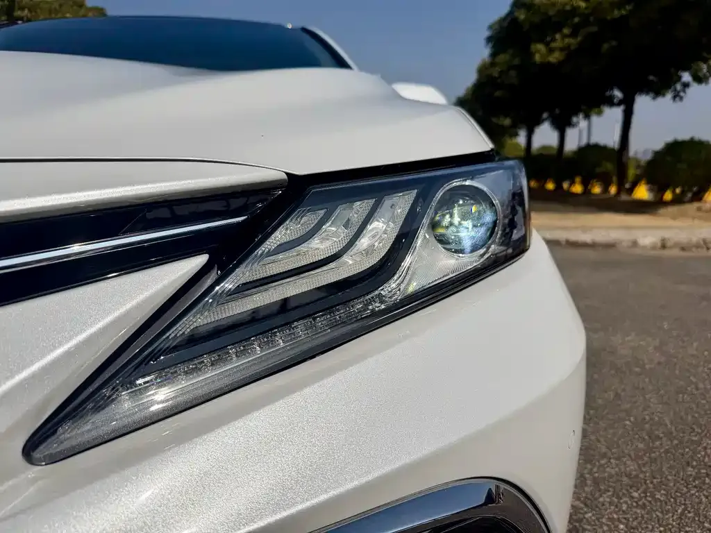 Toyota Camry — фото 6