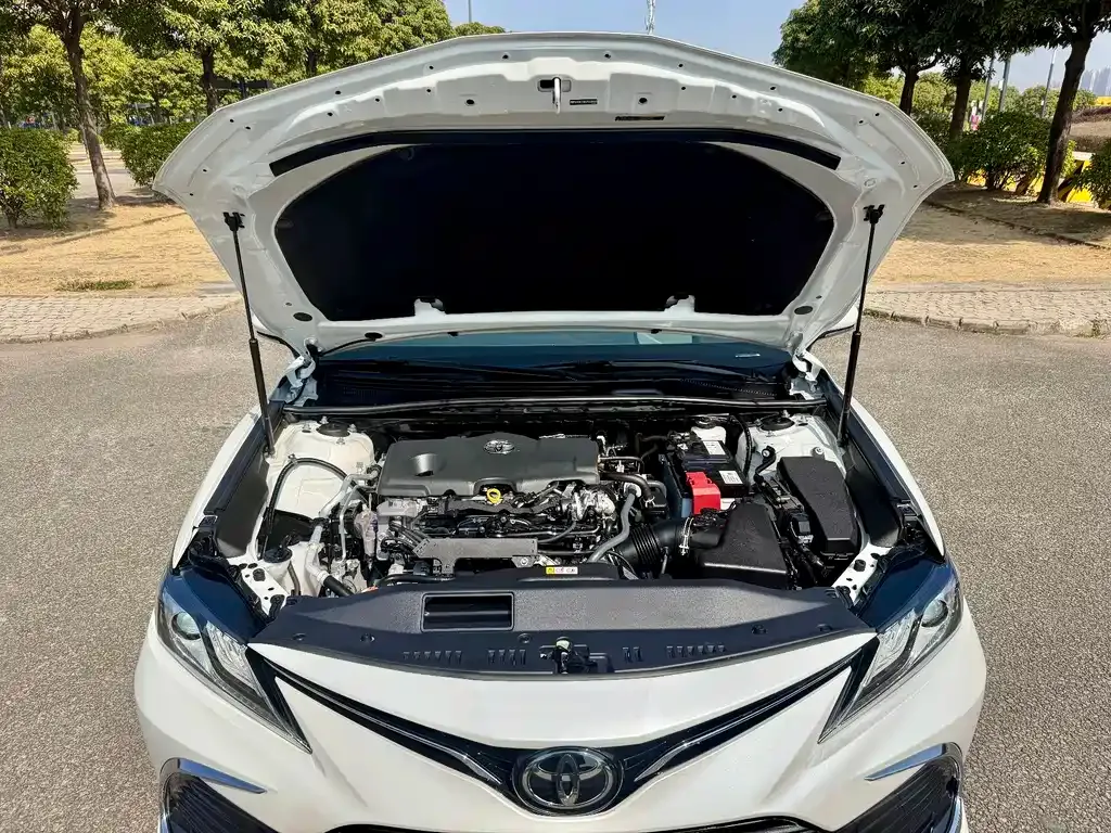 Toyota Camry — фото 9