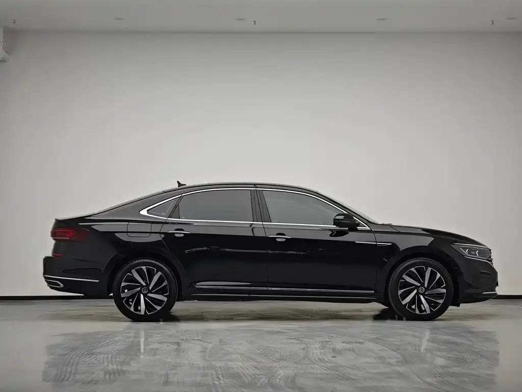 Volkswagen Passat 2023 из CN, фото 4