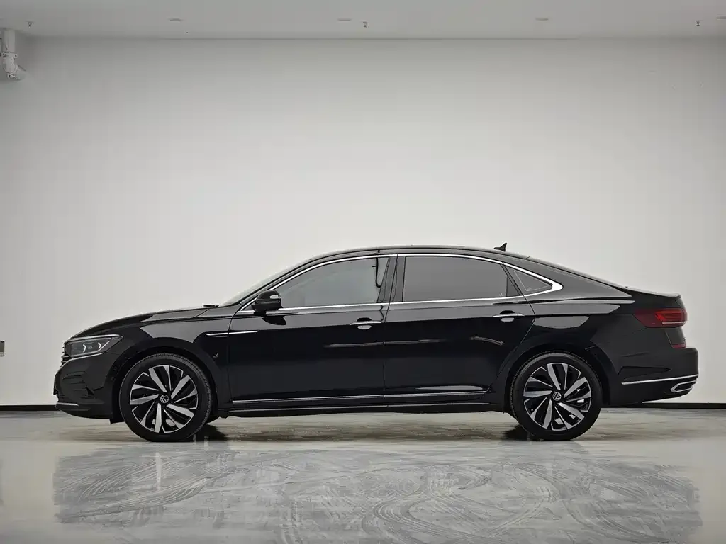 Volkswagen Passat 2023 из CN, фото 8
