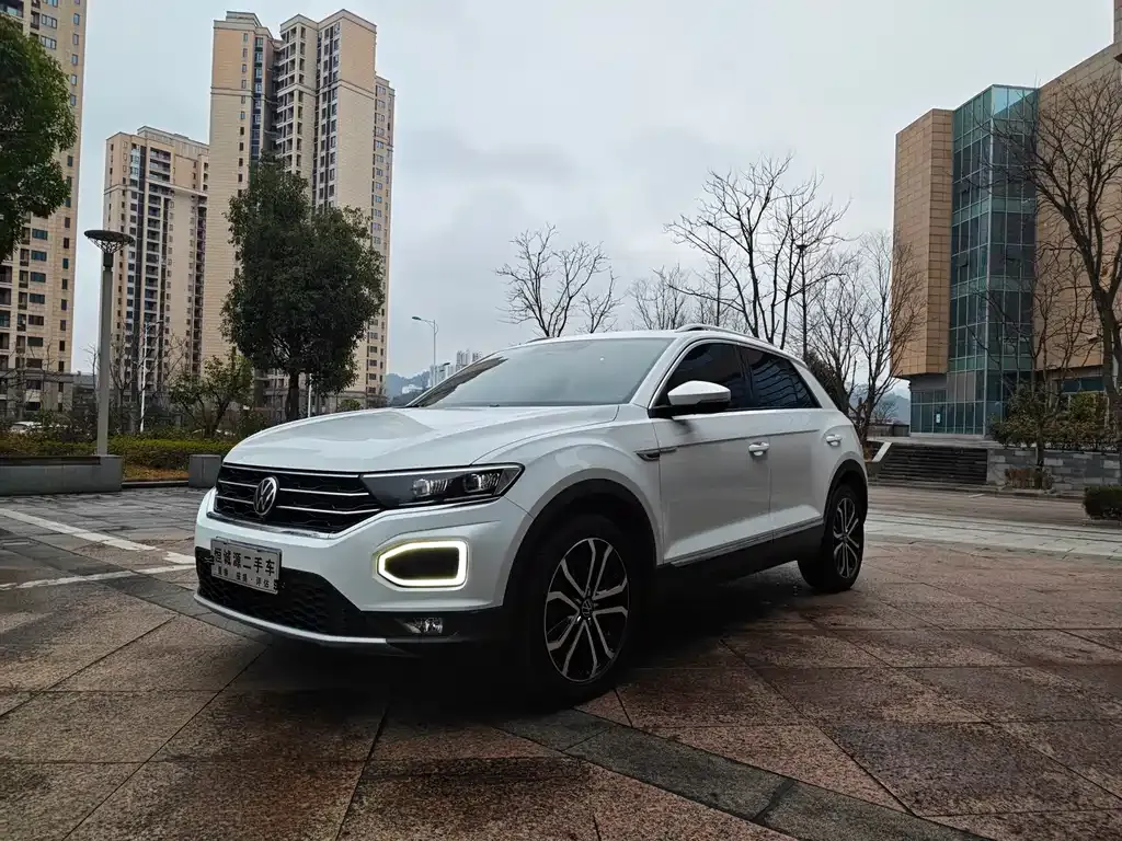 Volkswagen T-Roc — фото 1