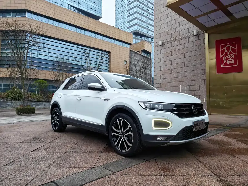 Volkswagen T-Roc — фото 9