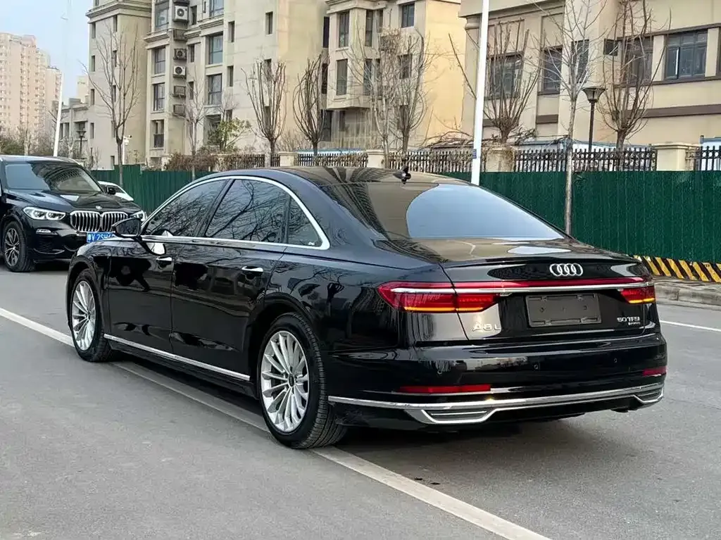 Audi A8 — фото 5