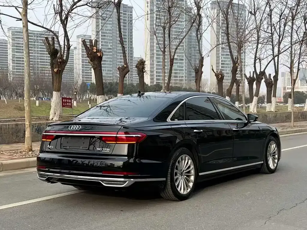 Audi A8 — фото 6