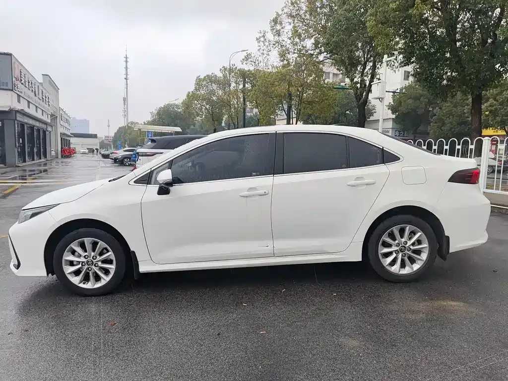 Toyota Corolla 2023 из CN, фото 9