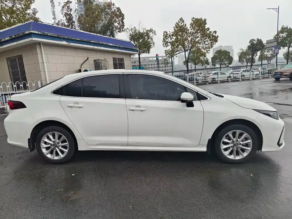 Toyota Corolla 2023 из CN, фото 3