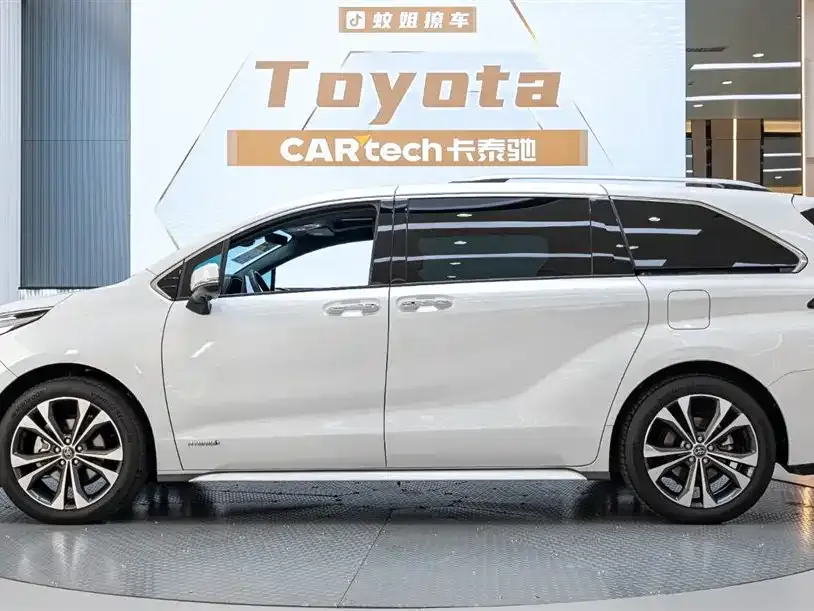 Toyota Granvia 2023 из CN, фото 2