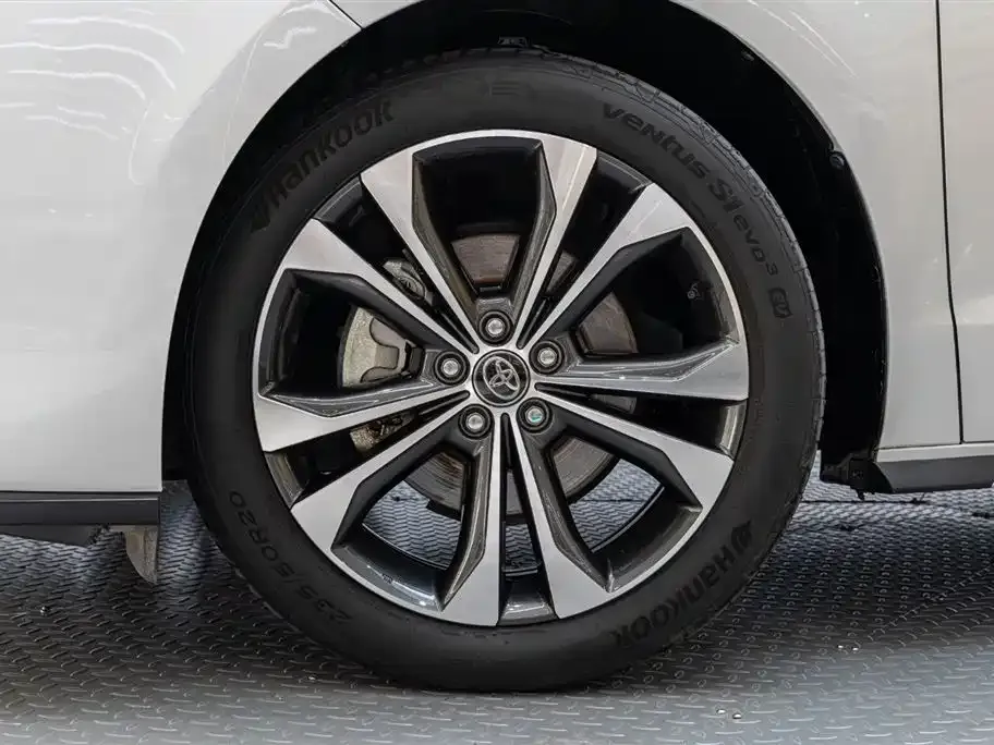 Toyota Granvia 2023 из CN, фото 9