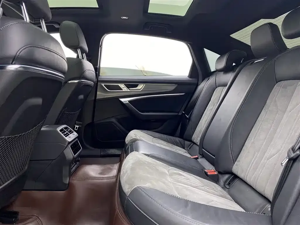 Audi A6L 2023 из CN, фото 7