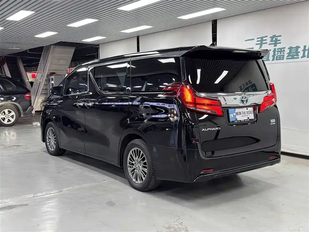 Toyota Alphard 2023 из CN, фото 9