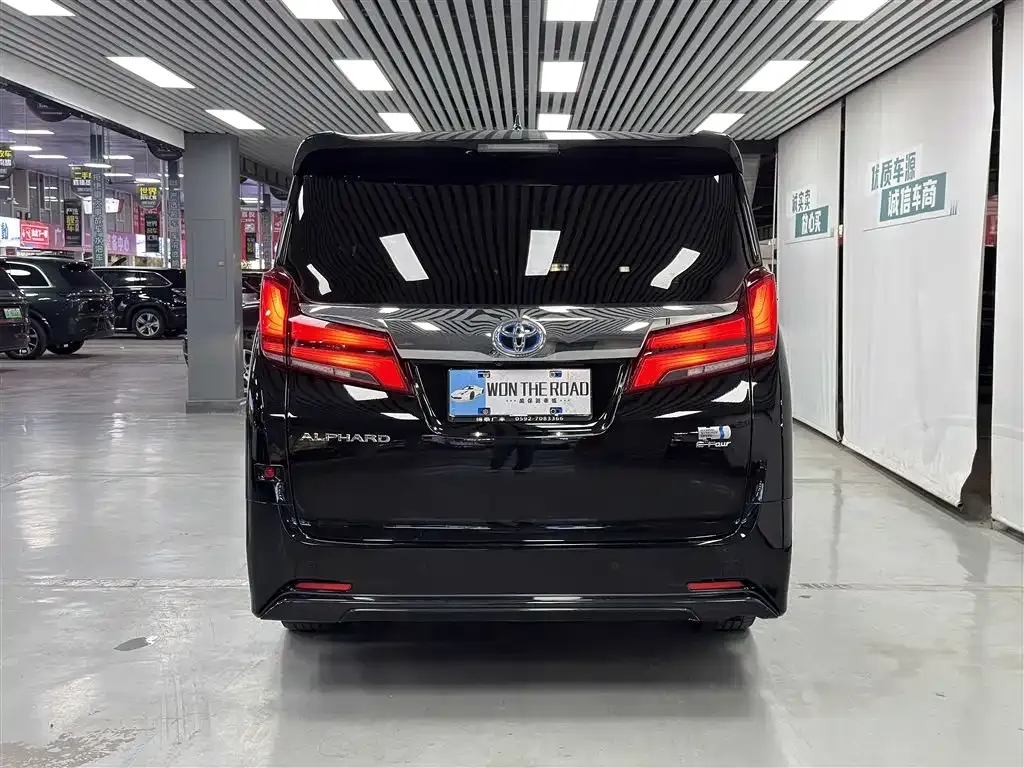 Toyota Alphard 2023 из CN, фото 3