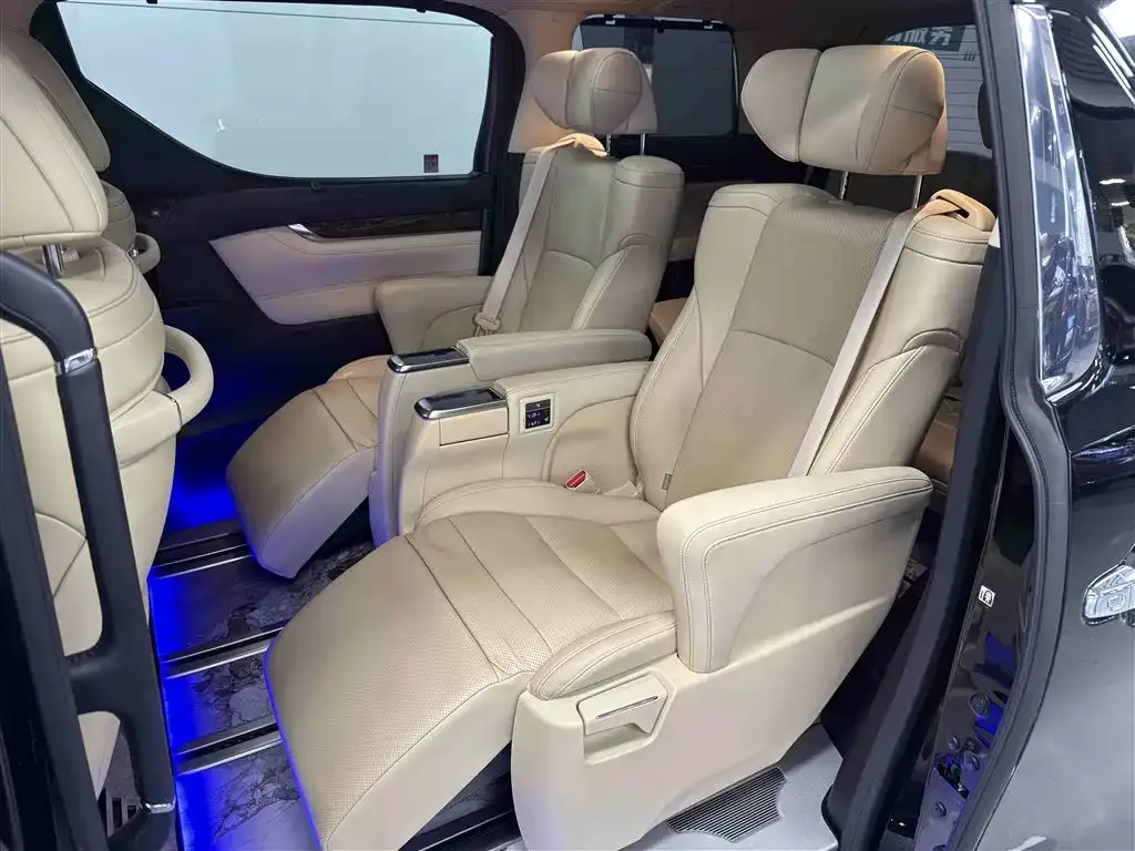 Toyota Alphard 2023 из CN, фото 7