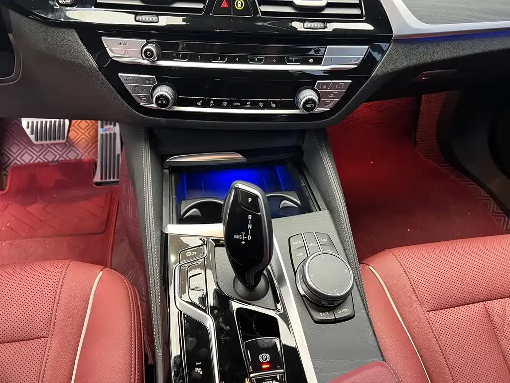 BMW 5 Series 2023 из CN, фото 10