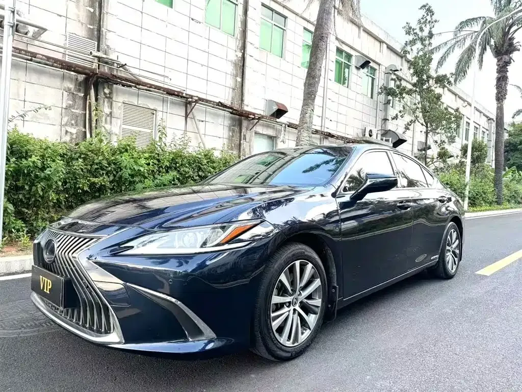 Lexus ES — фото 1