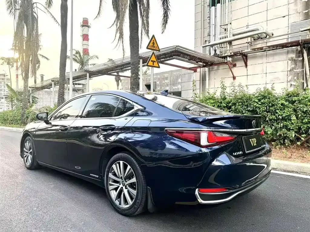 Lexus ES — фото 8