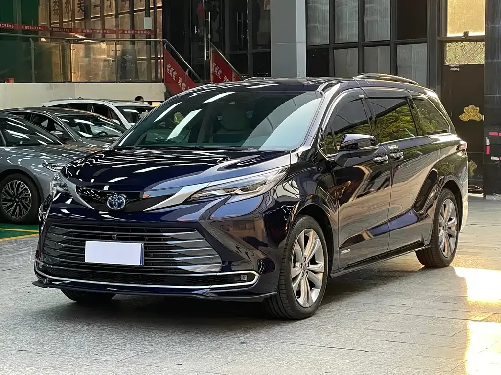 Toyota Sienna 2023 из CN, фото 1
