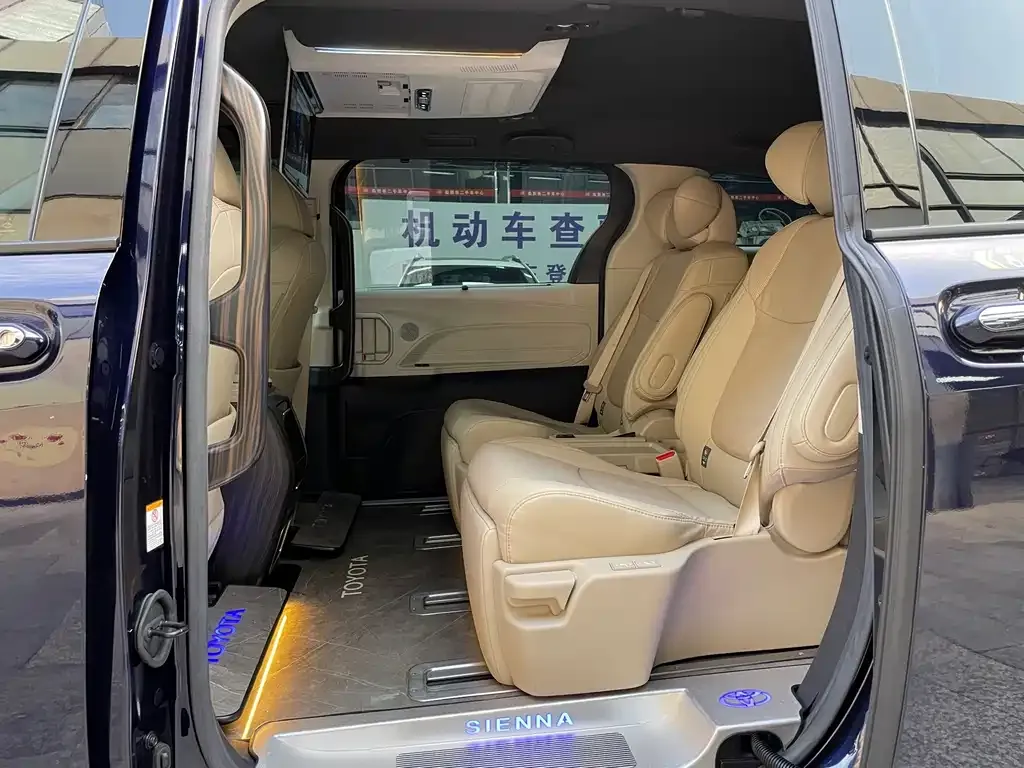 Toyota Sienna 2023 из CN, фото 6
