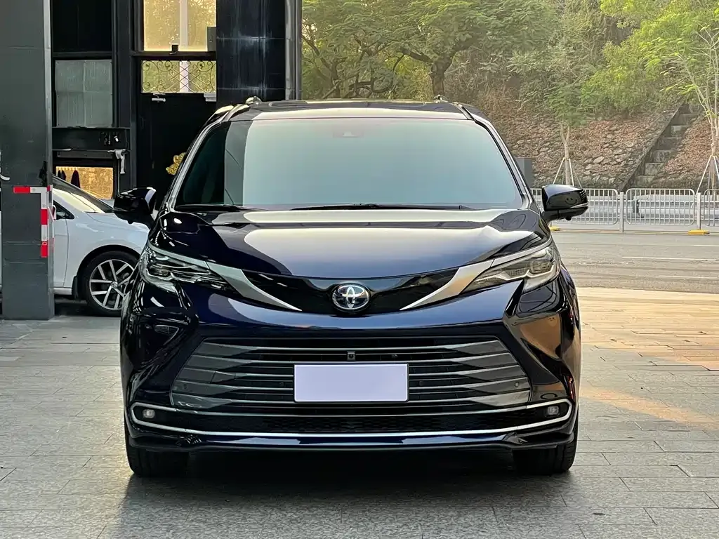 Toyota Sienna 2023 из CN, фото 8