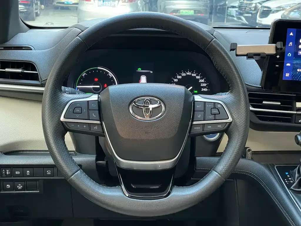 Toyota Sienna 2023 из CN, фото 2