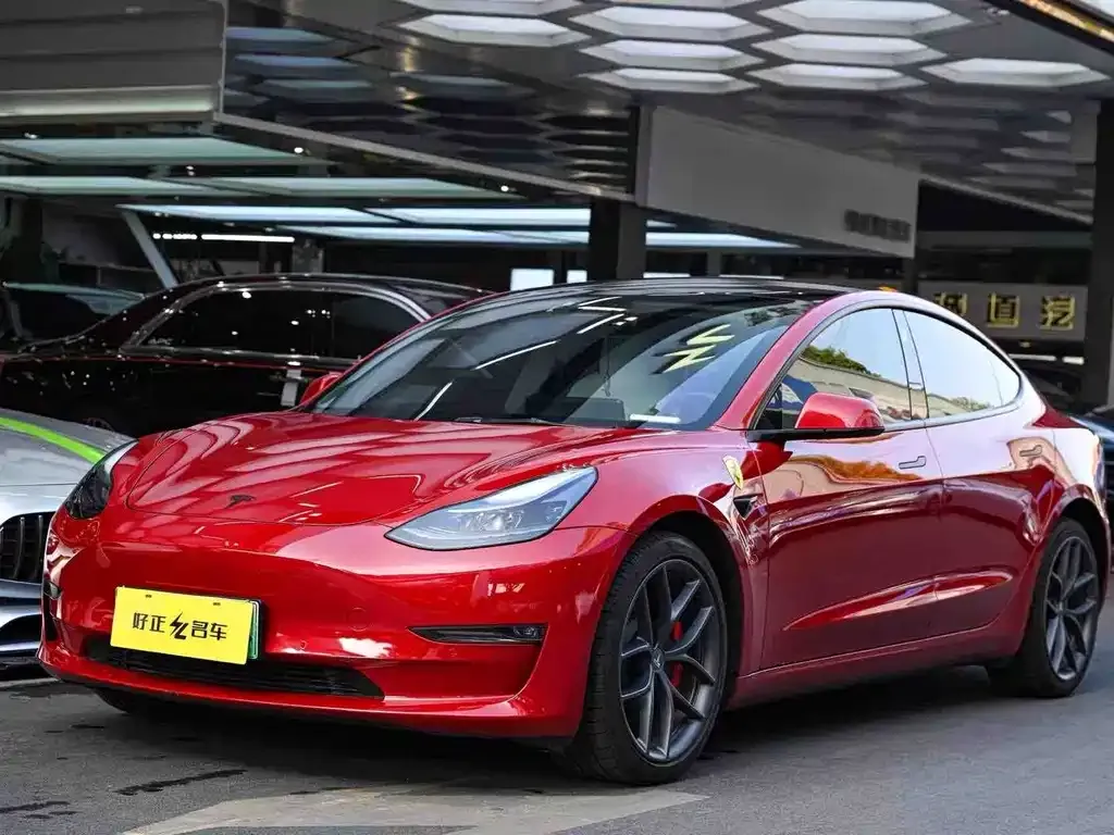 Tesla Model 3 — фото 1