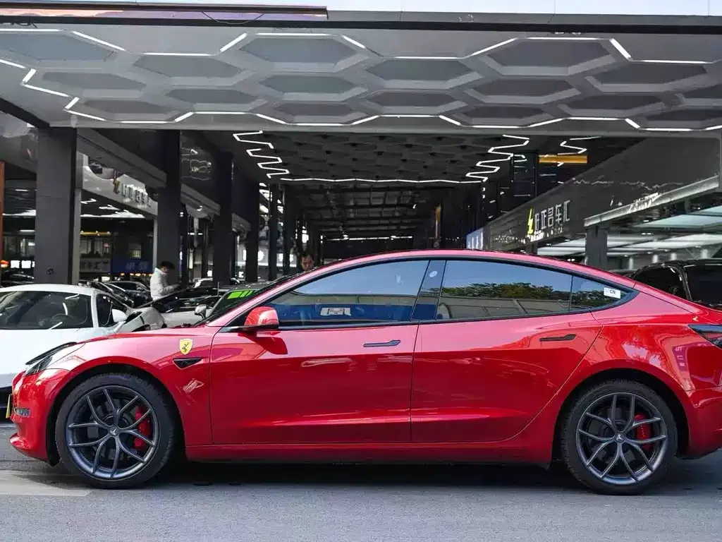 Tesla Model 3 — фото 3