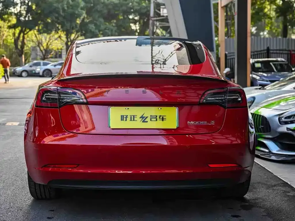 Tesla Model 3 — фото 10