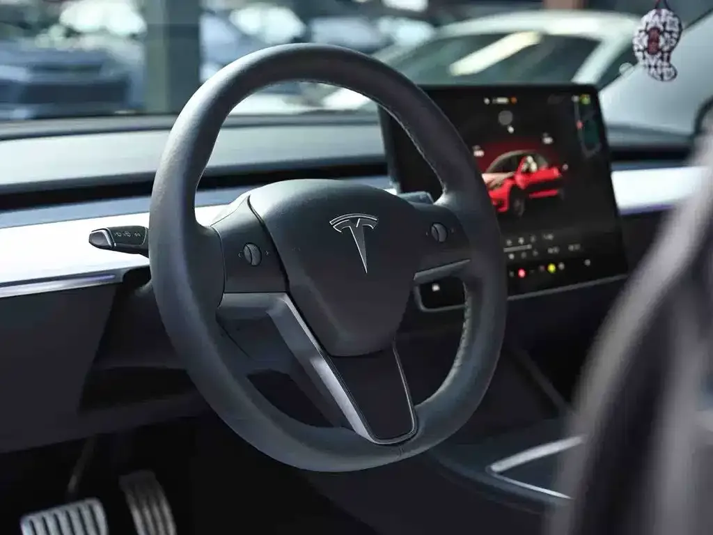Tesla Model 3 — фото 7