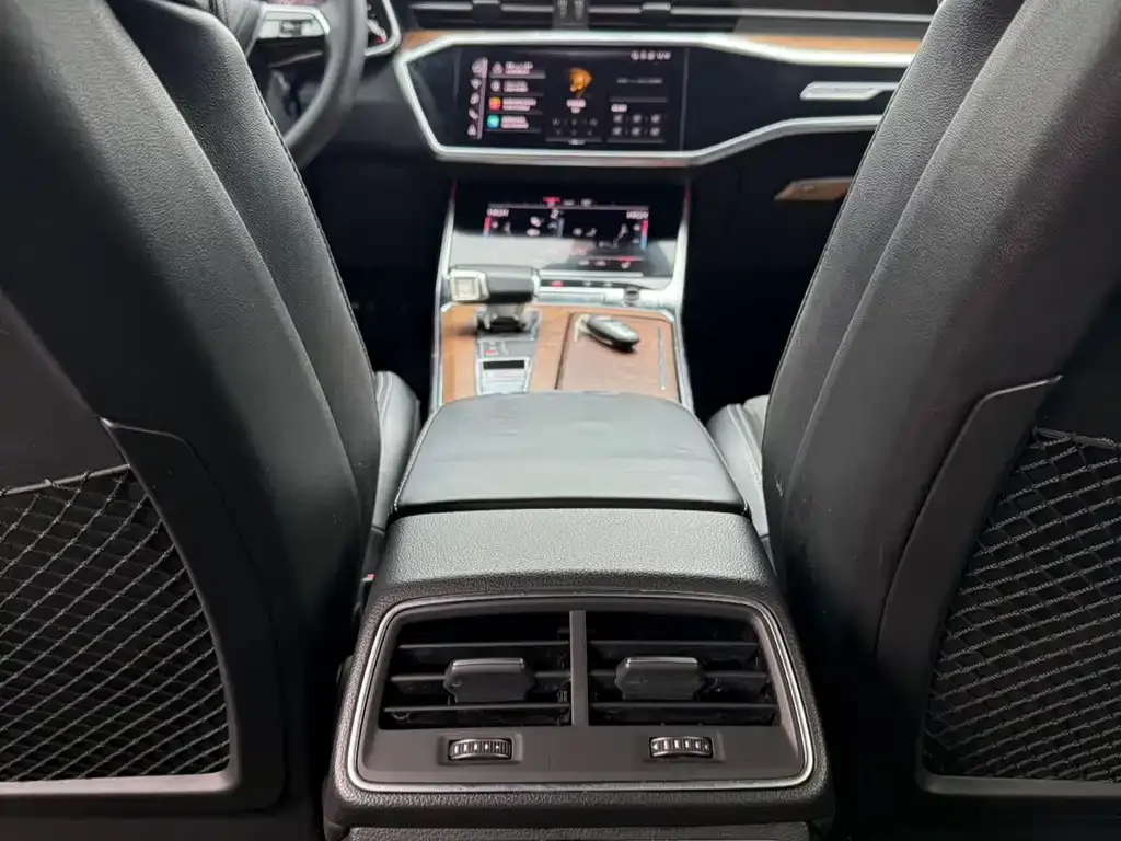 Audi A6L 2022 из CN, фото 2