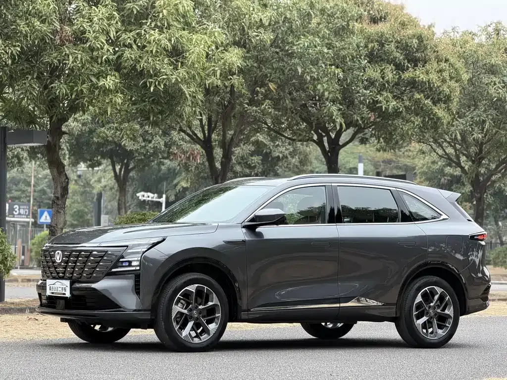 Changan CS75PLUS — фото 1